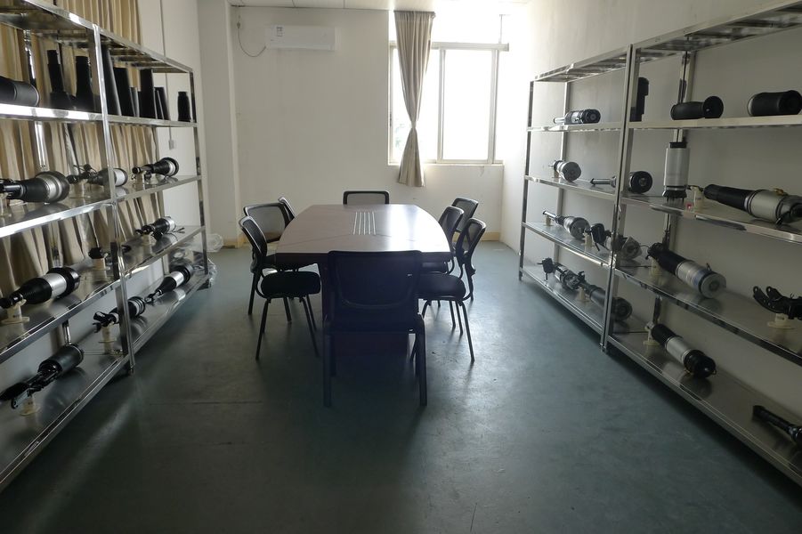 Guangzhou Jovoll Auto Parts Technology Co., Ltd. linea di produzione del fabbricante